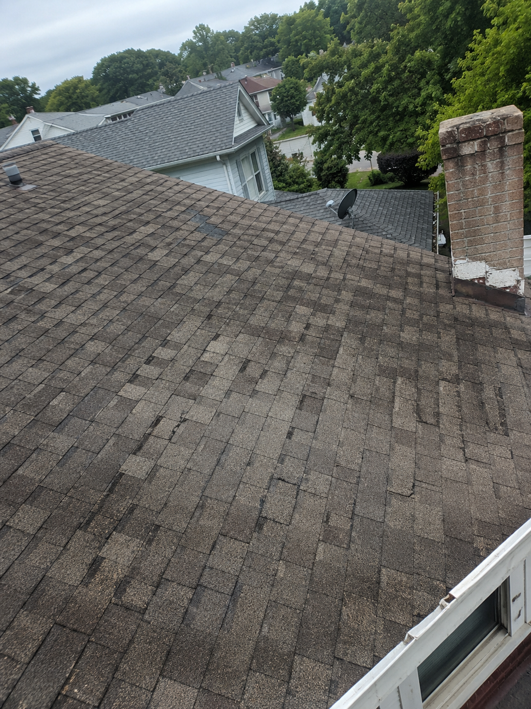 Shingle roof before repair.